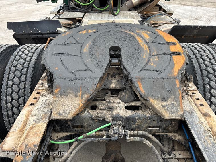 image for item FG1028 2017 Freightliner Cascadia 125 semi truck