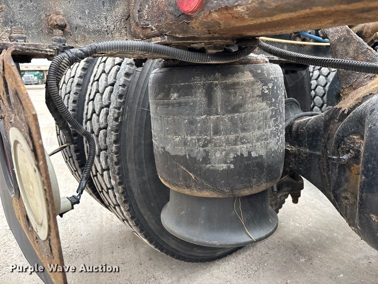 image for item FG1028 2017 Freightliner Cascadia 125 semi truck