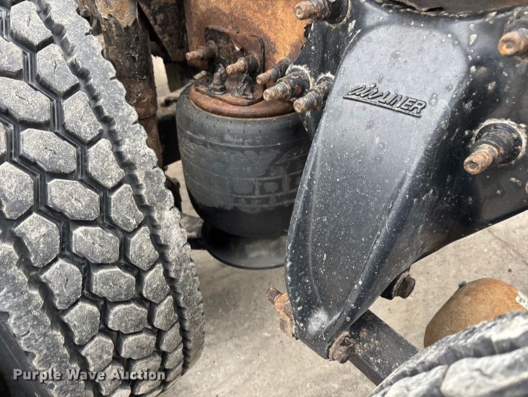 image for item FG1028 2017 Freightliner Cascadia 125 semi truck