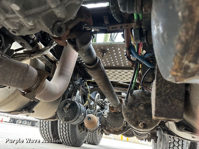 image for item FG1028 2017 Freightliner Cascadia 125 semi truck