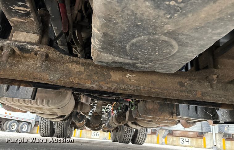 image for item FG1028 2017 Freightliner Cascadia 125 semi truck