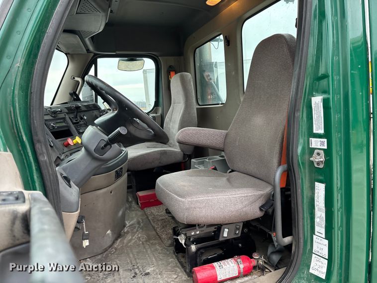 image for item FG1028 2017 Freightliner Cascadia 125 semi truck