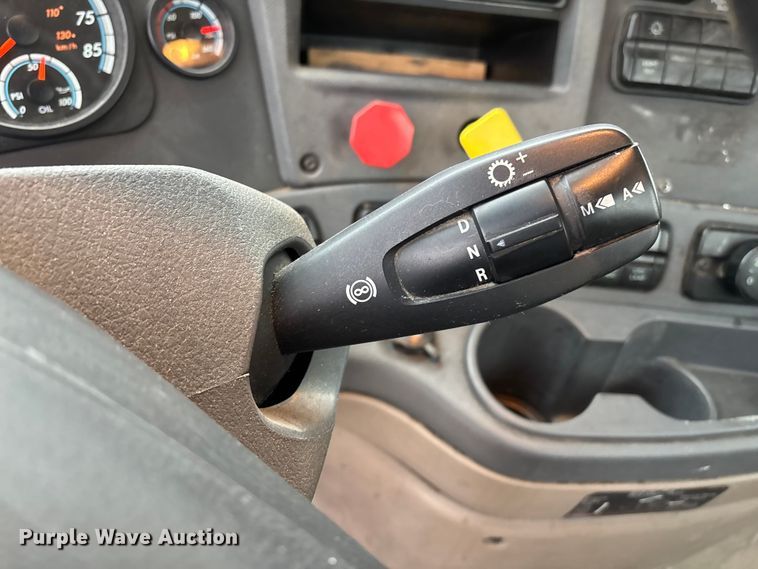 image for item FG1028 2017 Freightliner Cascadia 125 semi truck