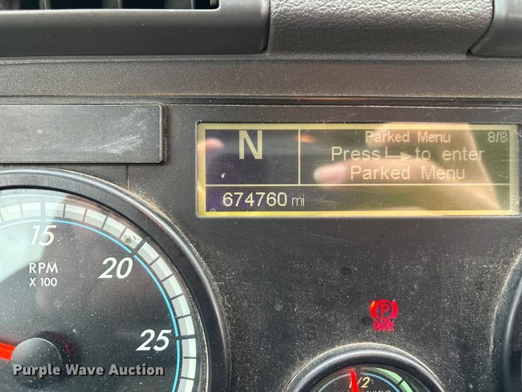 image for item FG1028 2017 Freightliner Cascadia 125 semi truck