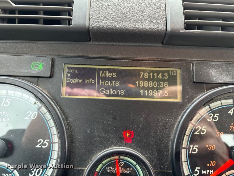 image for item FG1028 2017 Freightliner Cascadia 125 semi truck