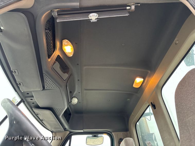 image for item FG1028 2017 Freightliner Cascadia 125 semi truck