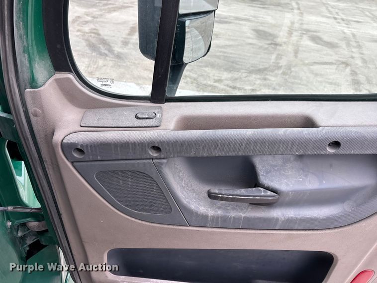 image for item FG1028 2017 Freightliner Cascadia 125 semi truck