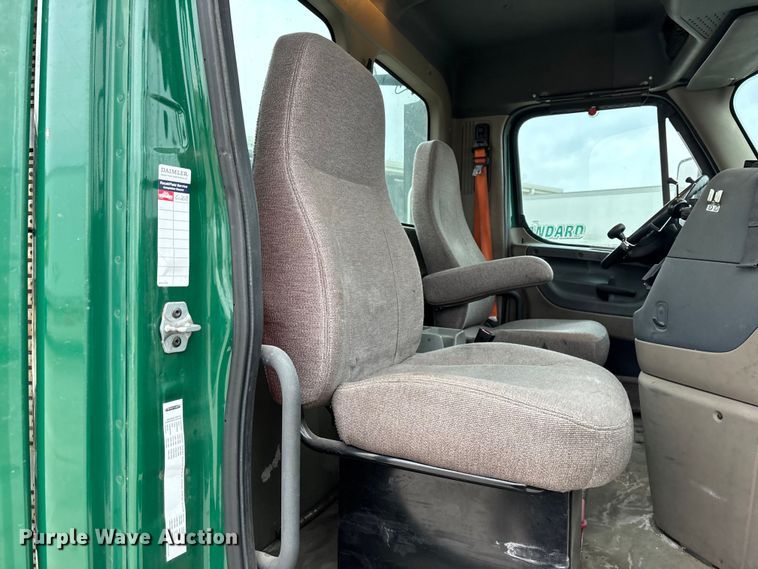 image for item FG1028 2017 Freightliner Cascadia 125 semi truck