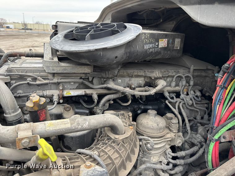 image for item FG1028 2017 Freightliner Cascadia 125 semi truck