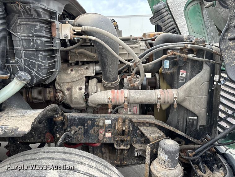 image for item FG1028 2017 Freightliner Cascadia 125 semi truck