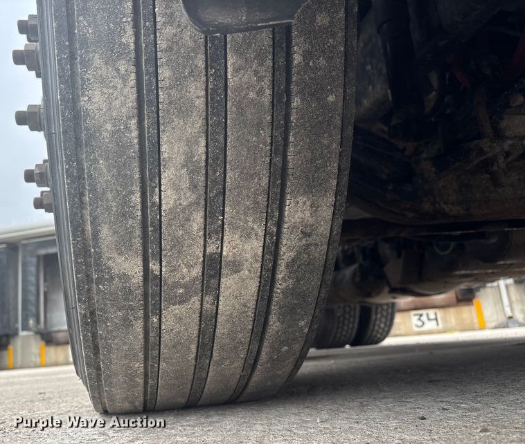 image for item FG1028 2017 Freightliner Cascadia 125 semi truck