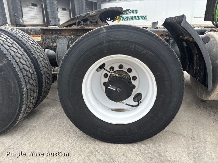 image for item FG1028 2017 Freightliner Cascadia 125 semi truck