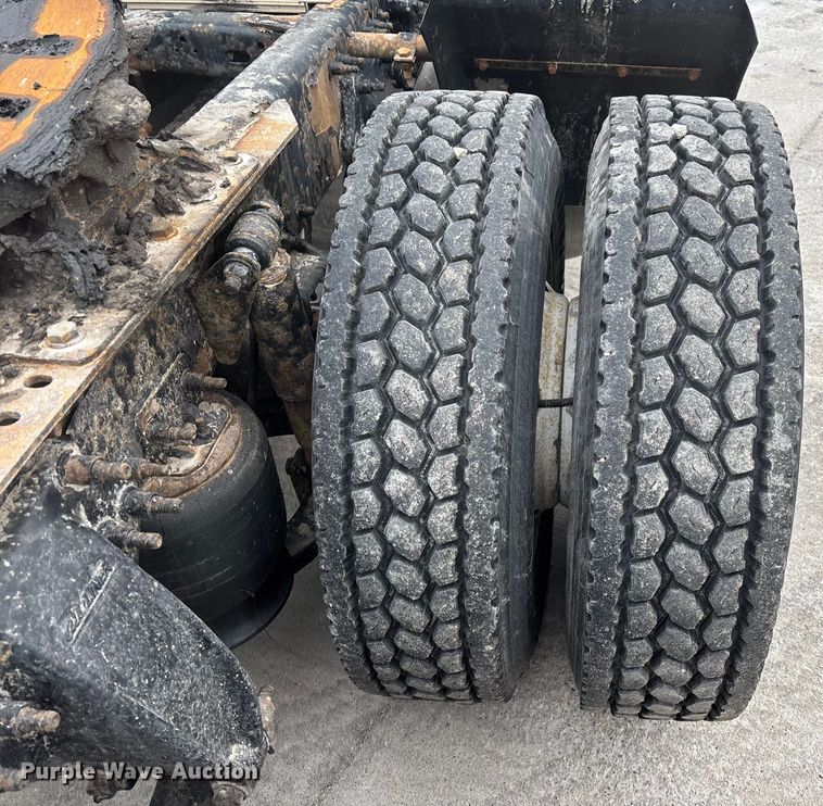 image for item FG1028 2017 Freightliner Cascadia 125 semi truck