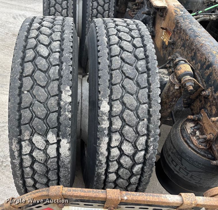 image for item FG1028 2017 Freightliner Cascadia 125 semi truck