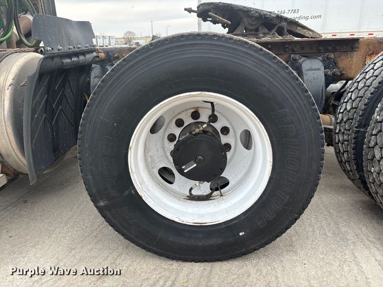 image for item FG1028 2017 Freightliner Cascadia 125 semi truck