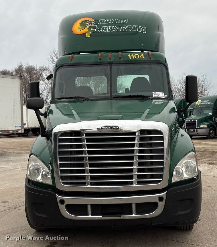 image for item FG1029 2017 Freightliner Cascadia 125 semi truck