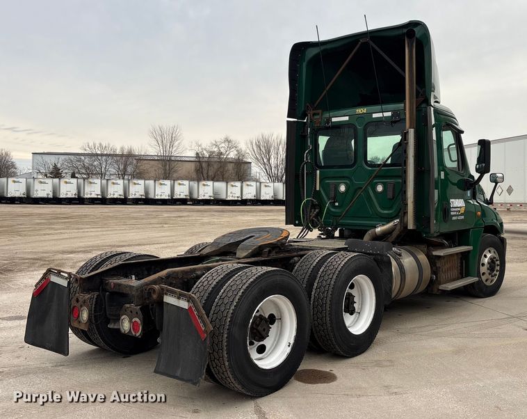 image for item FG1029 2017 Freightliner Cascadia 125 semi truck