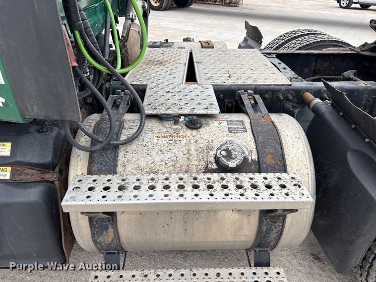 image for item FG1029 2017 Freightliner Cascadia 125 semi truck