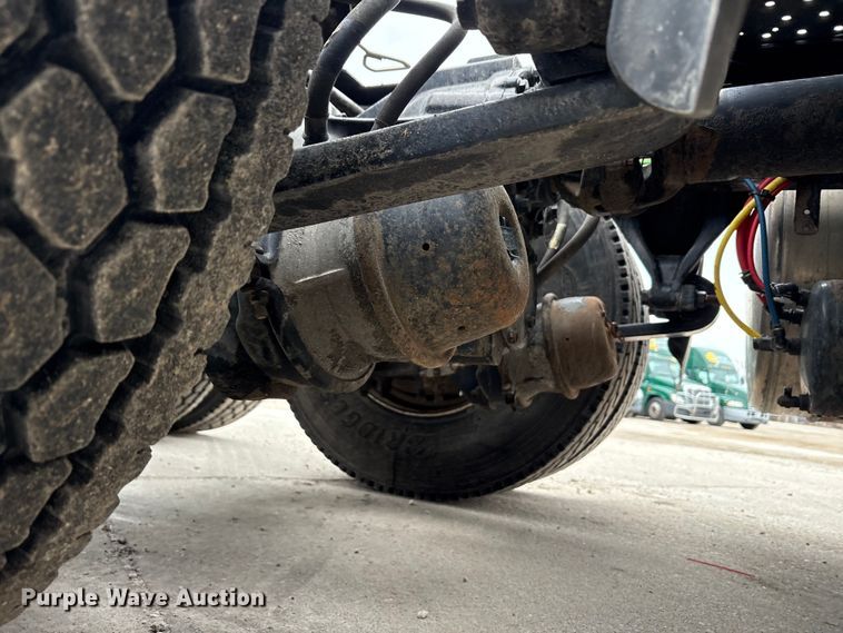 image for item FG1029 2017 Freightliner Cascadia 125 semi truck