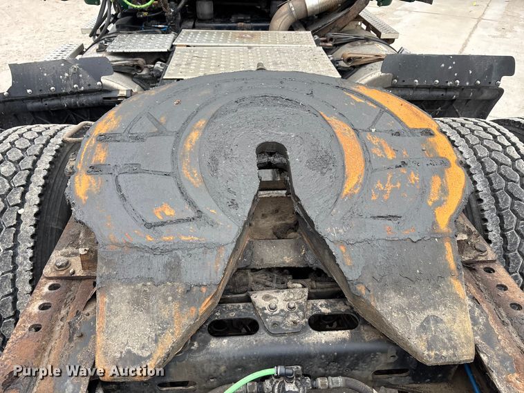 image for item FG1029 2017 Freightliner Cascadia 125 semi truck