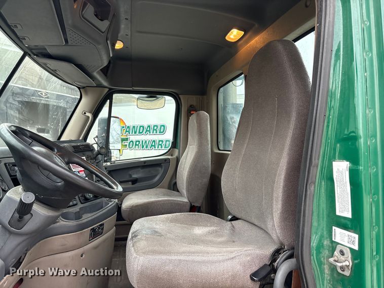 image for item FG1029 2017 Freightliner Cascadia 125 semi truck