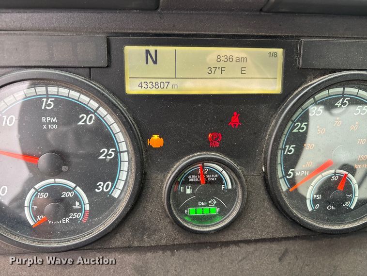 image for item FG1029 2017 Freightliner Cascadia 125 semi truck