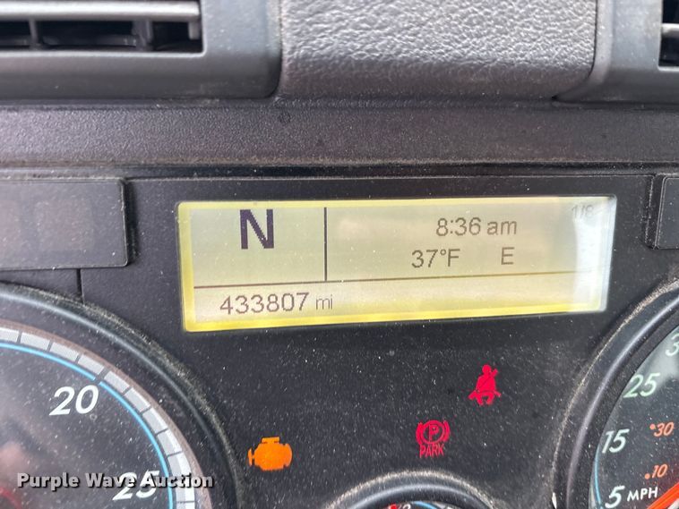 image for item FG1029 2017 Freightliner Cascadia 125 semi truck