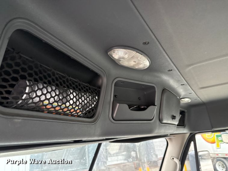 image for item FG1029 2017 Freightliner Cascadia 125 semi truck