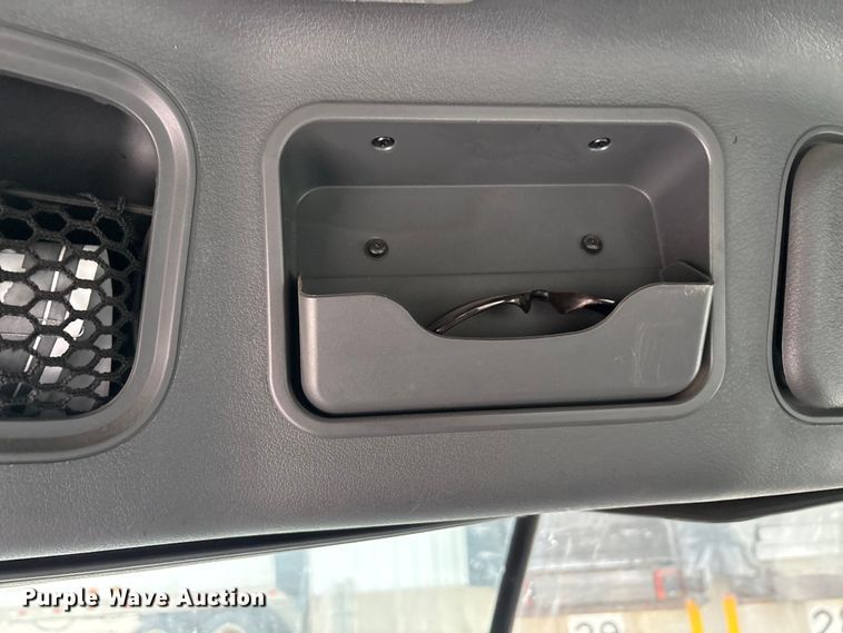 image for item FG1029 2017 Freightliner Cascadia 125 semi truck