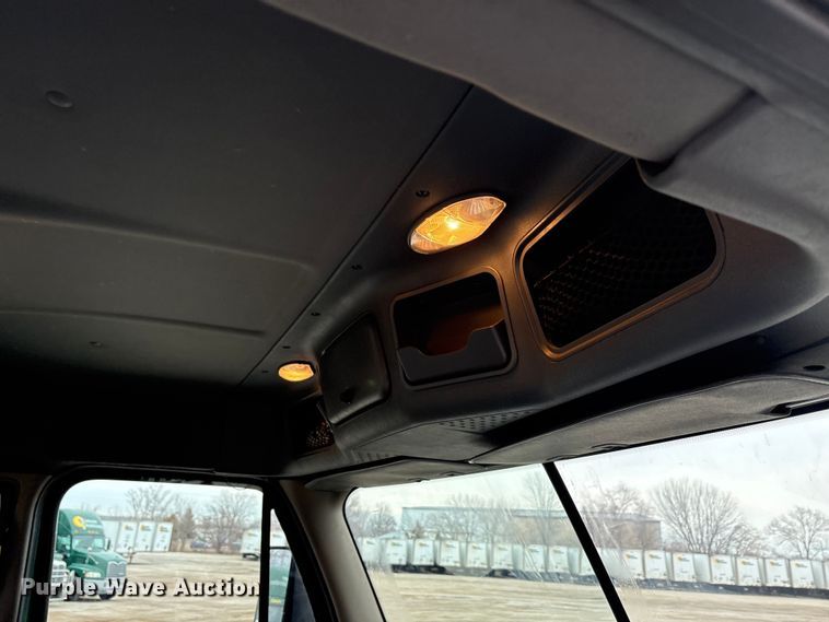 image for item FG1029 2017 Freightliner Cascadia 125 semi truck