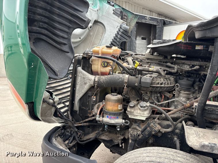 image for item FG1029 2017 Freightliner Cascadia 125 semi truck