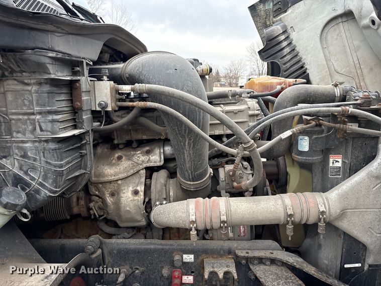 image for item FG1029 2017 Freightliner Cascadia 125 semi truck