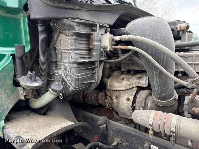 image for item FG1029 2017 Freightliner Cascadia 125 semi truck