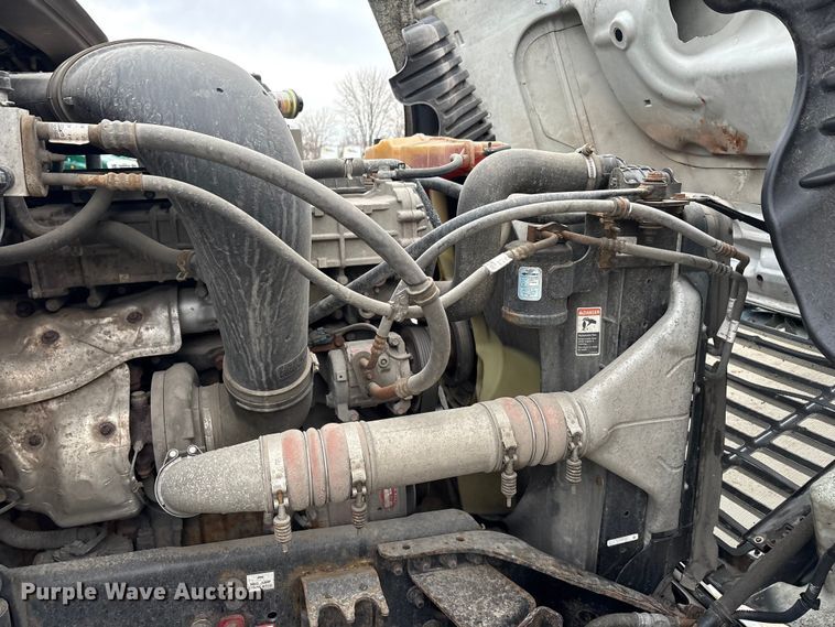 image for item FG1029 2017 Freightliner Cascadia 125 semi truck