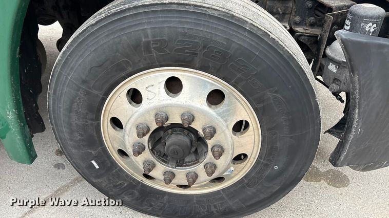 image for item FG1029 2017 Freightliner Cascadia 125 semi truck