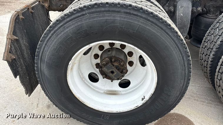 image for item FG1029 2017 Freightliner Cascadia 125 semi truck