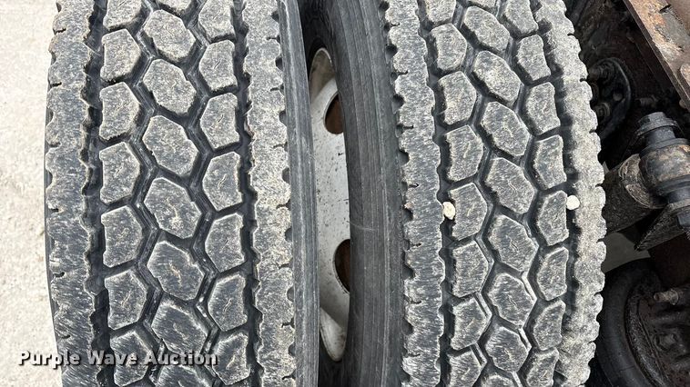 image for item FG1029 2017 Freightliner Cascadia 125 semi truck