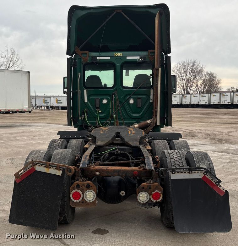 image for item FG1030 2017 Freightliner Cascadia 125 semi truck