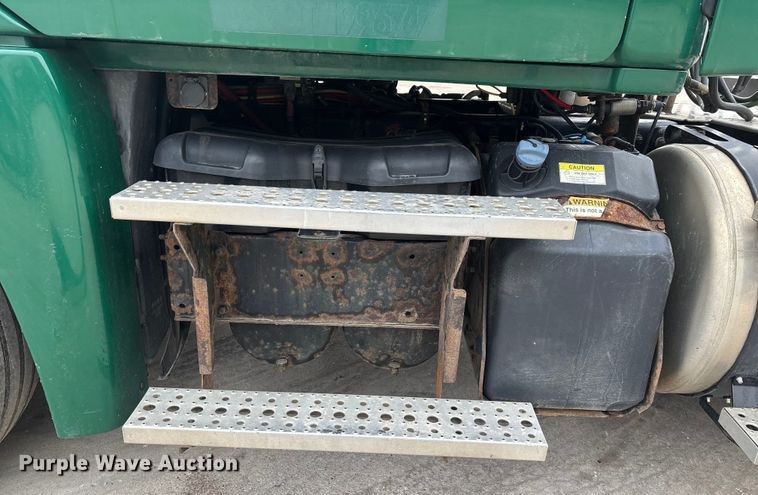 image for item FG1030 2017 Freightliner Cascadia 125 semi truck