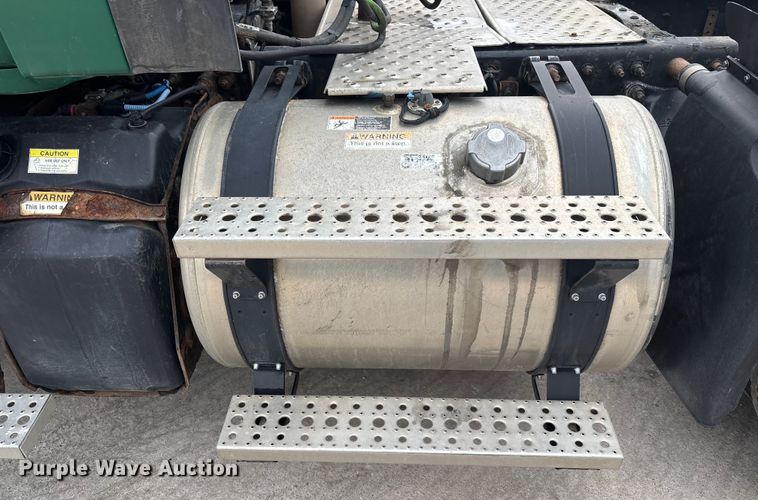 image for item FG1030 2017 Freightliner Cascadia 125 semi truck