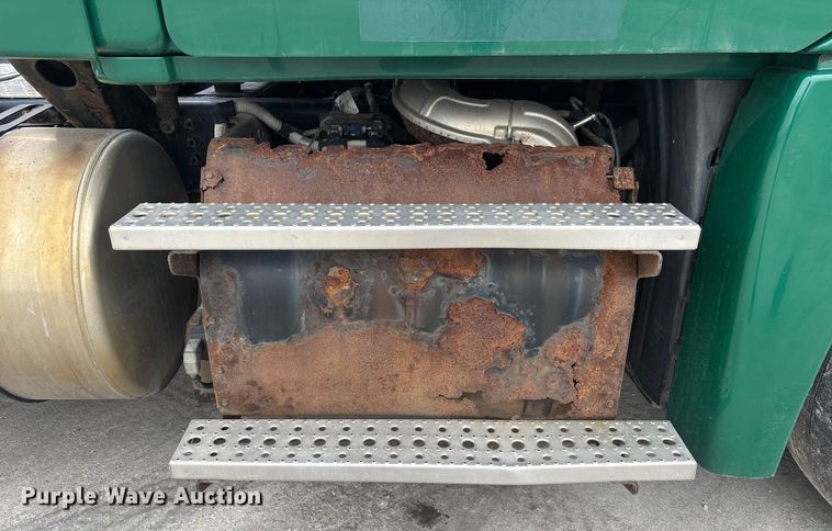 image for item FG1030 2017 Freightliner Cascadia 125 semi truck