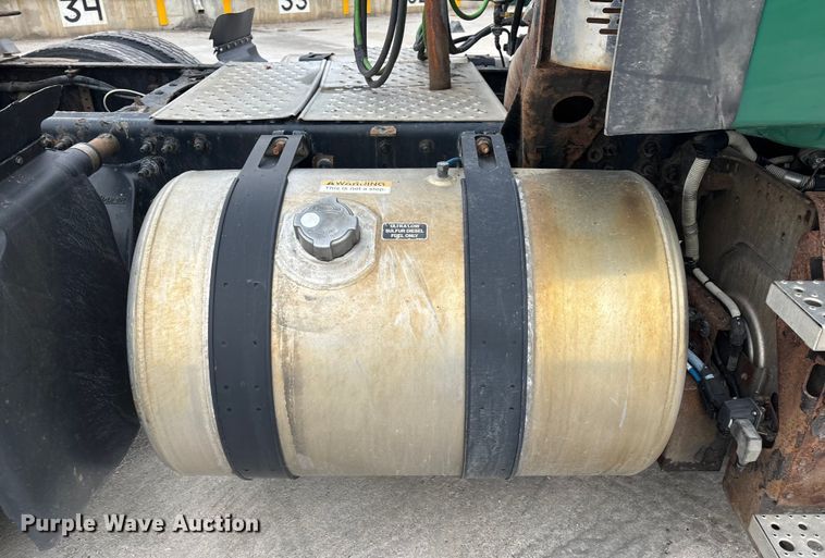 image for item FG1030 2017 Freightliner Cascadia 125 semi truck