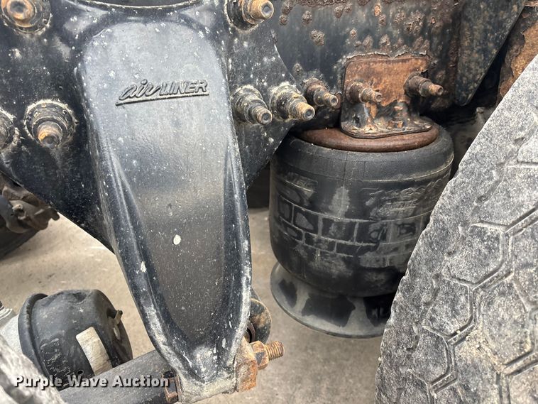 image for item FG1030 2017 Freightliner Cascadia 125 semi truck