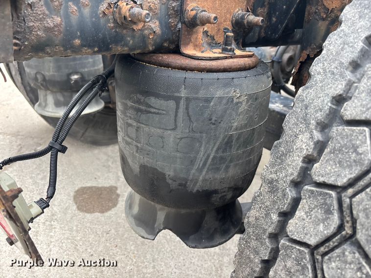 image for item FG1030 2017 Freightliner Cascadia 125 semi truck