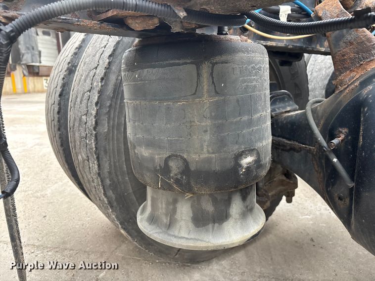 image for item FG1030 2017 Freightliner Cascadia 125 semi truck