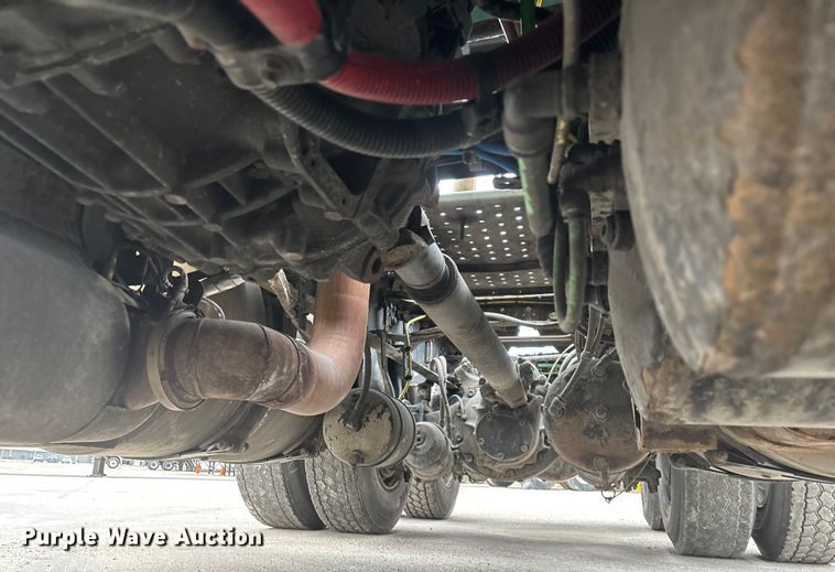 image for item FG1030 2017 Freightliner Cascadia 125 semi truck