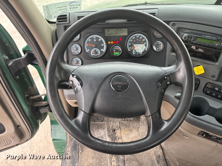 image for item FG1030 2017 Freightliner Cascadia 125 semi truck