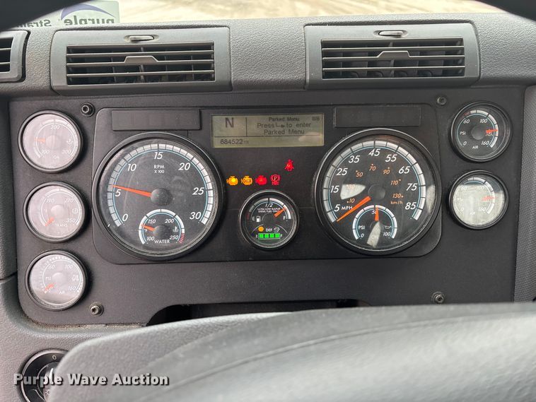 image for item FG1030 2017 Freightliner Cascadia 125 semi truck