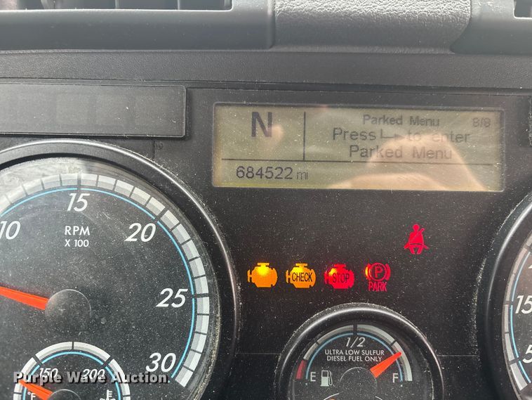 image for item FG1030 2017 Freightliner Cascadia 125 semi truck