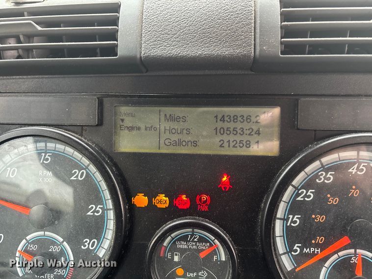 image for item FG1030 2017 Freightliner Cascadia 125 semi truck